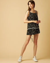 Load image into Gallery viewer, Floral Print Shorts with a Drawstring Waist
